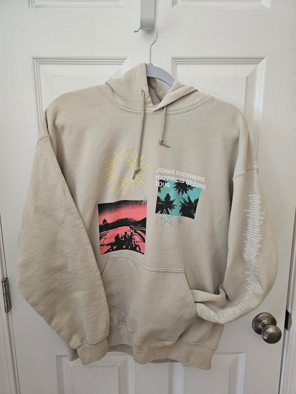 Gildan Beige Crewneck Hoodie with Sun and Sunset Graphic